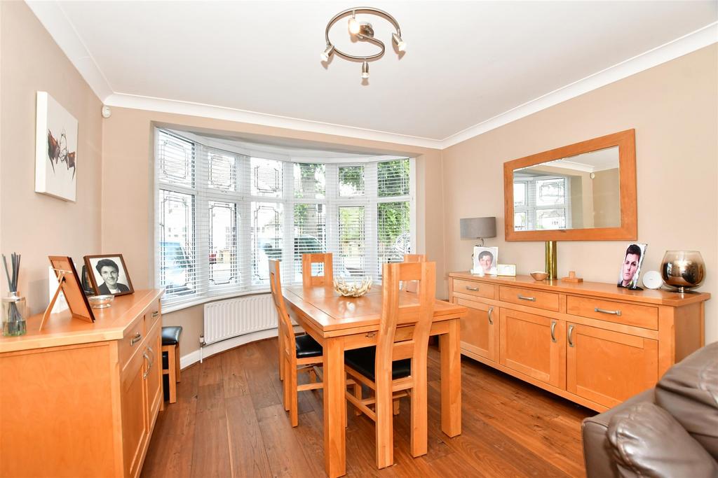 Lounge/Dining Room
