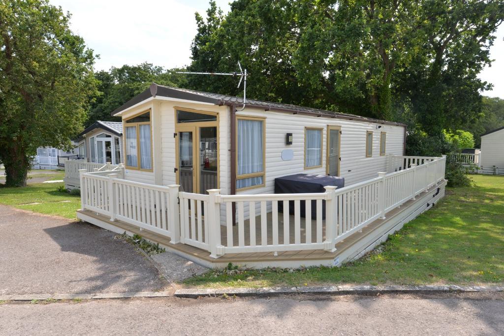 Shorefield Road, Downton, Lymington, Hampshire, SO41 3 bed park home