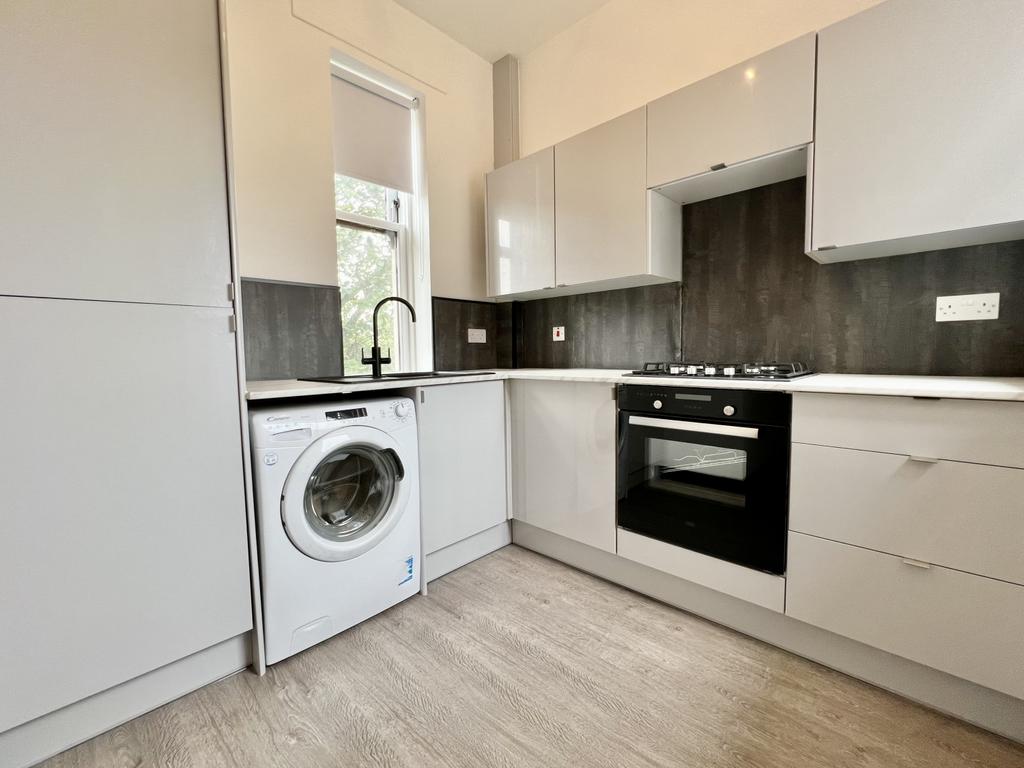 462 Crookston Road, Glasgow 2 bed apartment £125,000
