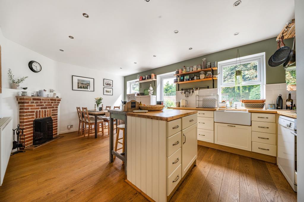 Kitchen / Dining