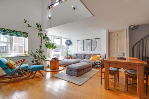 72 Riverdene Place, Southampton, SO18 1UH