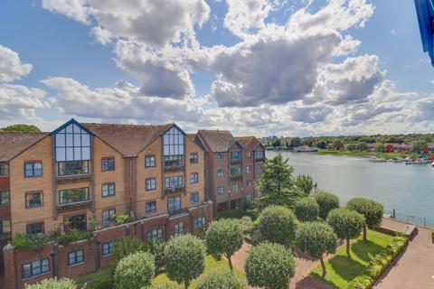 72 Riverdene Place, Southampton, SO18 1UH