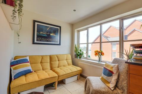 72 Riverdene Place, Southampton, SO18 1UH