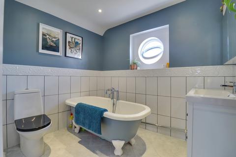 72 Riverdene Place, Southampton, SO18 1UH
