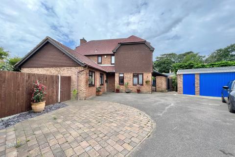 4 bedroom detached house for sale, The Glades, Locks Heath