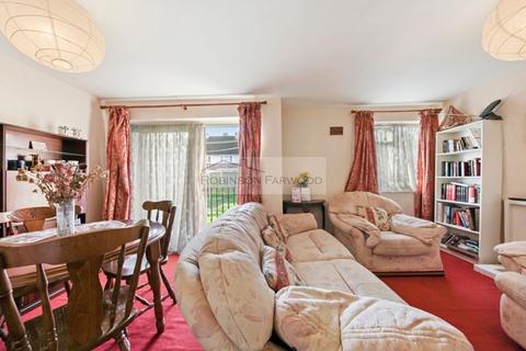 2 bedroom flat for sale, Sycamore Avenue, Hayes HA0