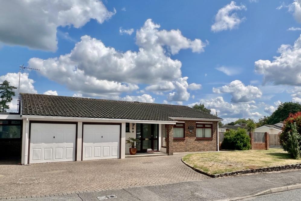Sylvan Close, St Leonards, BH24 2RA 3 bed bungalow for sale £525,000