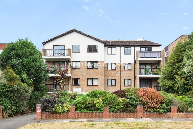 Brackley Road Beckenham BR3 2 bed flat to rent £1,500 pcm (£346 pw)