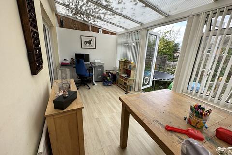 102 Wolf Lane, Windsor, SL4 4YZ