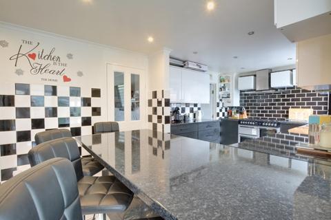 3 Warren Drive, Crawley, RH11 0DS