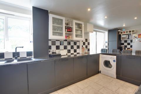 3 Warren Drive, Crawley, RH11 0DS
