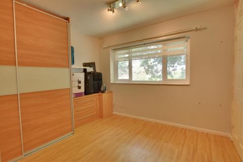 3 Warren Drive, Crawley, RH11 0DS