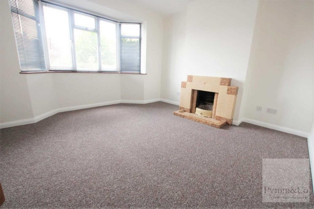 Drayton Wood Road, Norwich NR6 3 bed semidetached house £1,100 pcm