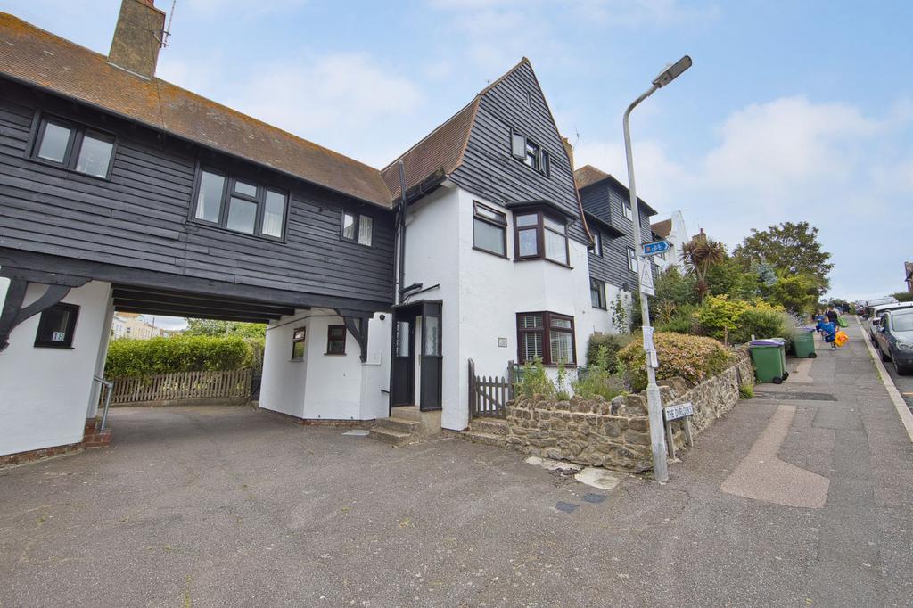 The Durlocks, Folkestone, CT19 3 bed for sale £185,000