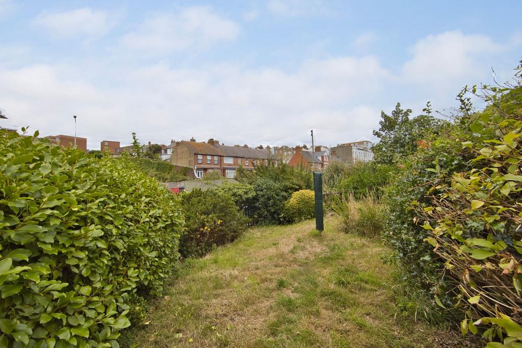 The Durlocks, Folkestone, CT19 3 bed for sale £185,000