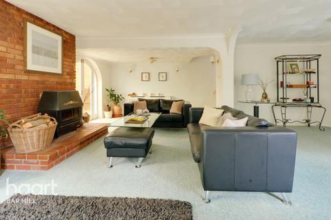 13 The Fairway, Bar Hill, Cambridge, CB23 8SR