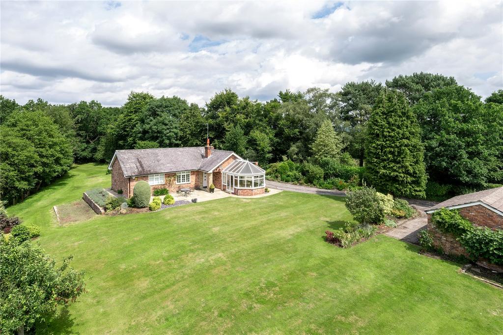 Prestbury Road, Over Alderley, Cheshire, SK10 3 bed bungalow for sale