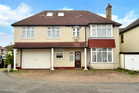 22 Farm Way, Worcester Park, KT4 8SB