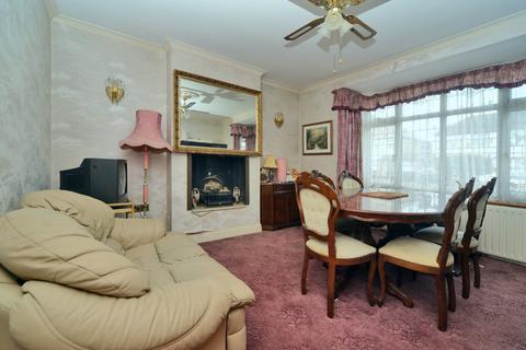 22 Farm Way, Worcester Park, KT4 8SB