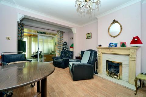 22 Farm Way, Worcester Park, KT4 8SB