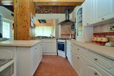 22 Farm Way, Worcester Park, KT4 8SB