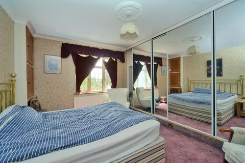 22 Farm Way, Worcester Park, KT4 8SB
