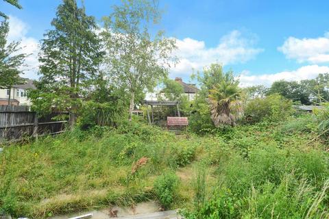 22 Farm Way, Worcester Park, KT4 8SB