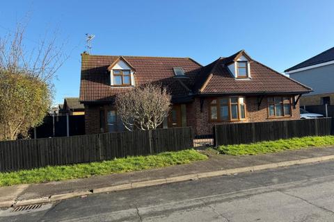 6 bedroom detached house for sale, Wittem Road, Canvey Island