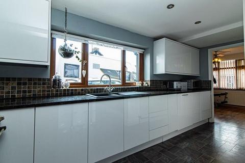 6 bedroom detached house for sale, Wittem Road, Canvey Island