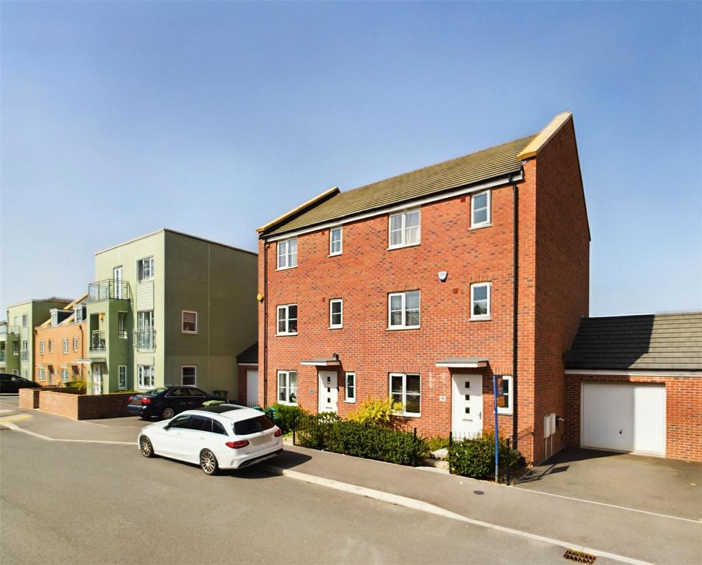 Fairford Road, Cheltenham, Gloucestershire, GL52 4 bed semidetached