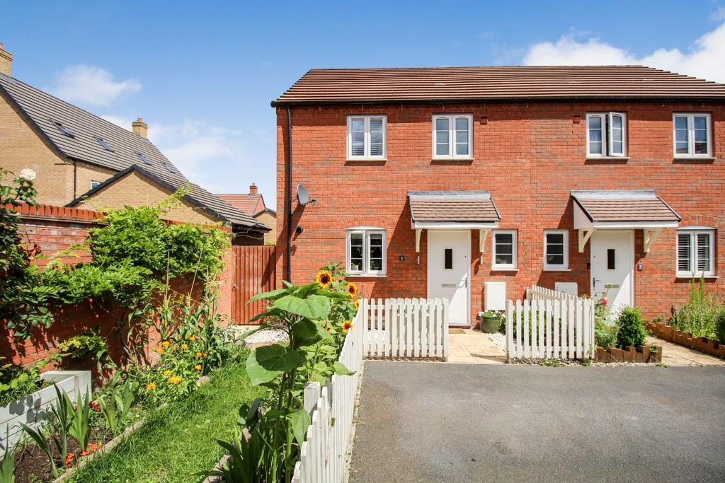 Close, Cranfield, Bedford 3 bed semidetached house for sale