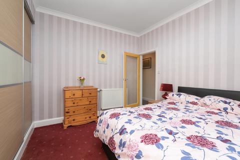 4 Arnott Gardens, Edinburgh, EH14 2LB