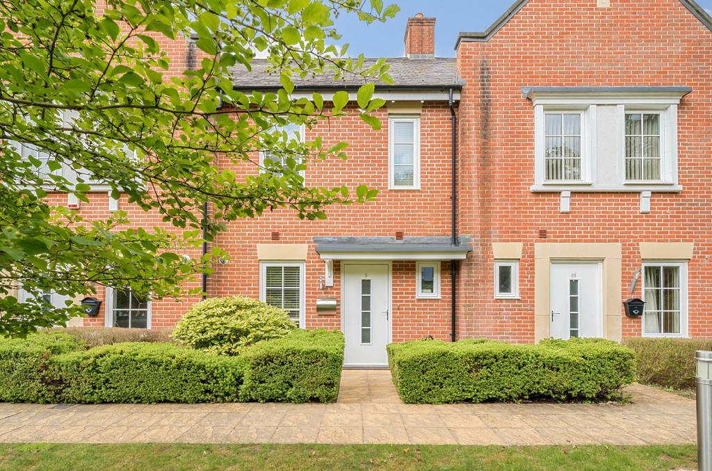 Chilbolton Avenue, Winchester, Hampshire, SO22 3 bed terraced house for