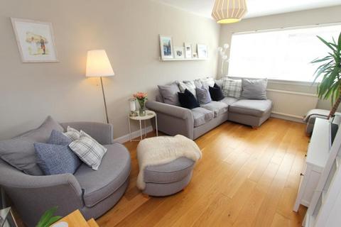 2 bedroom flat to rent, Clark Place, Trinity, Edinburgh, EH5