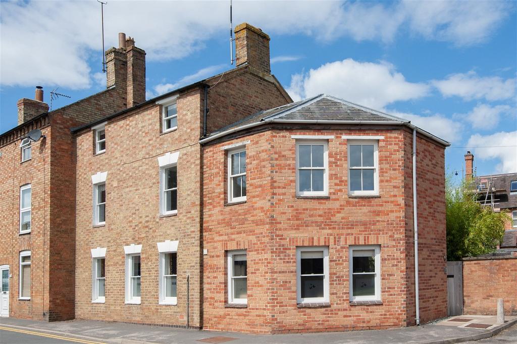West Street, Shipstononstour, CV36 4HD 4 bed townhouse for sale £