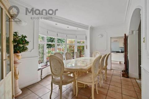 1 Rochester Gardens, Ilford, IG1 3LZ
