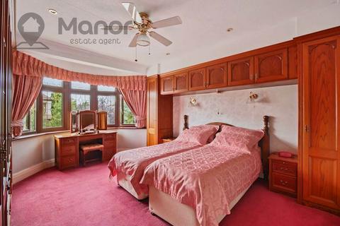 1 Rochester Gardens, Ilford, IG1 3LZ