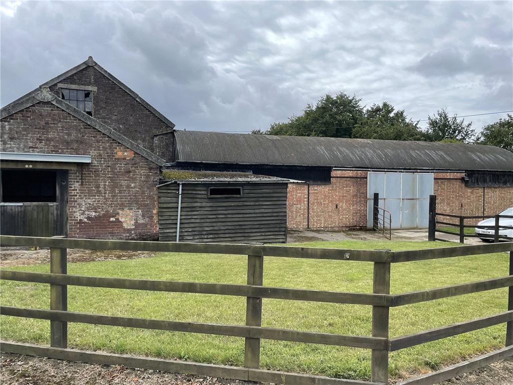 Barton Road, Luton, Bedfordshire, LU3 Equestrian property £1 pcm (£0 pw)