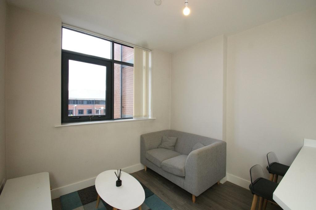 Apartment in Leeds, Greenflag, Woodhall Hills - View 2