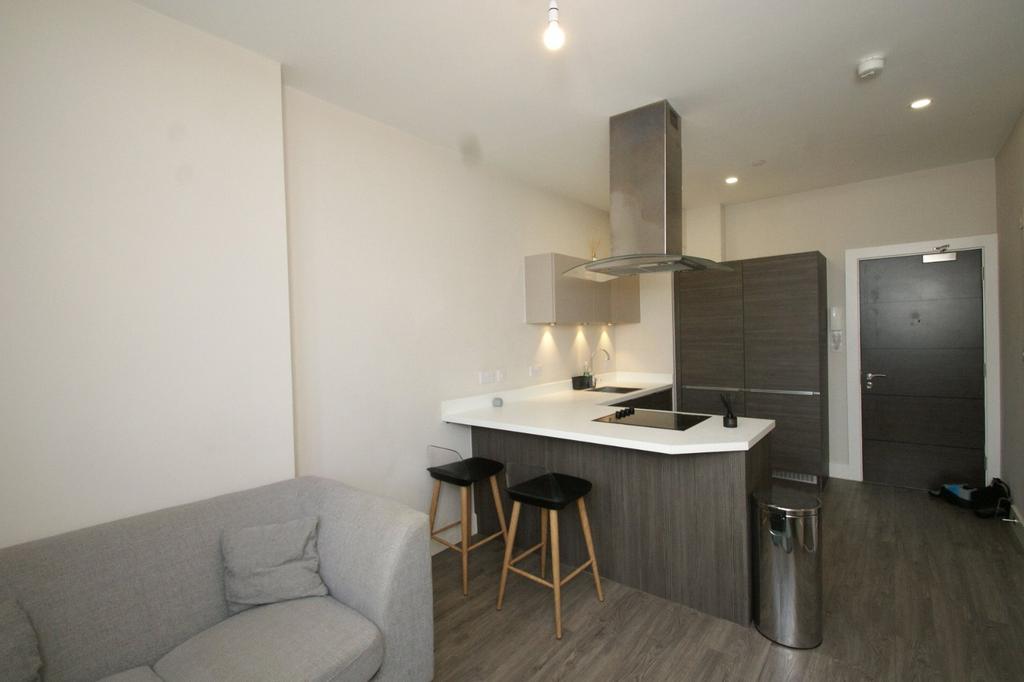 Apartment in Leeds, Greenflag, Woodhall Hills - View 4