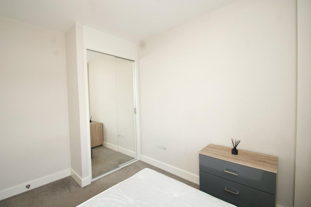 Apartment in Leeds, Greenflag, Woodhall Hills - View 5