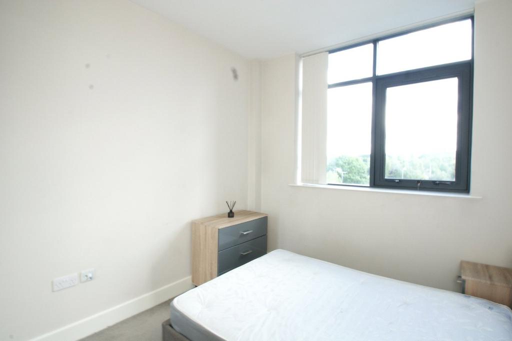 Apartment in Leeds, Greenflag, Woodhall Hills - View 6