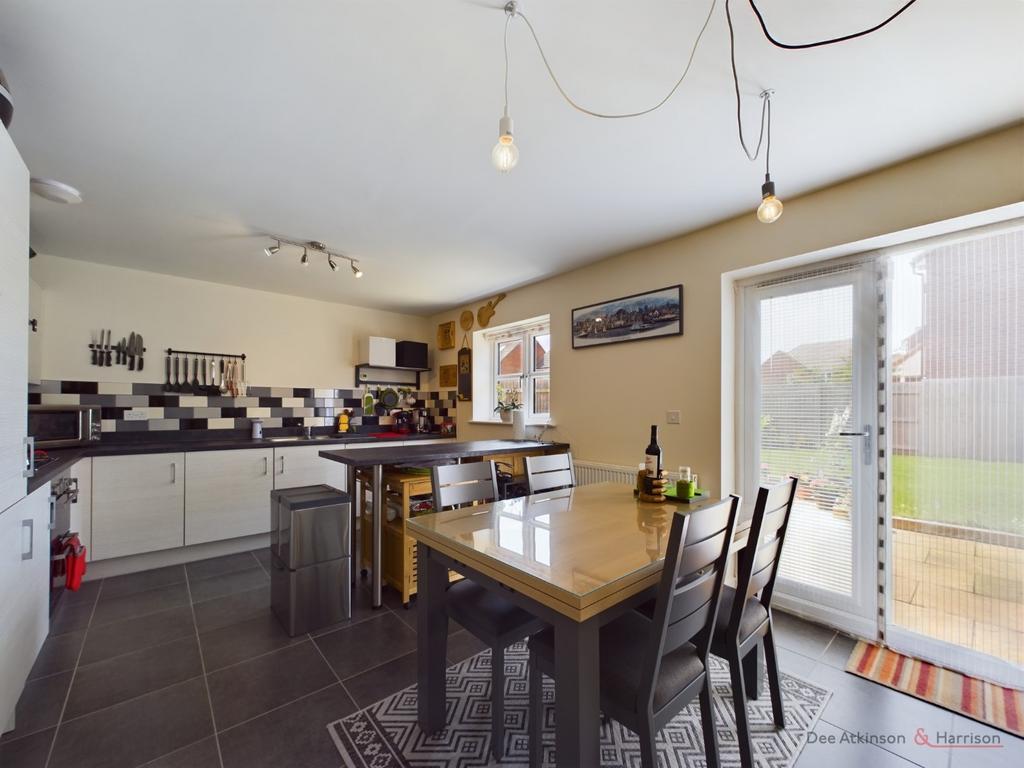 Kitchen/Dining Area