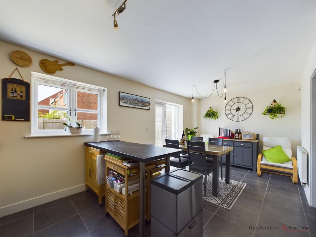 Kitchen/Dining Area
