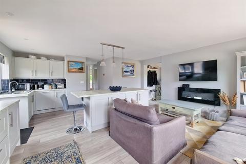 1 Spring Close, Bridport, DT6 3XL