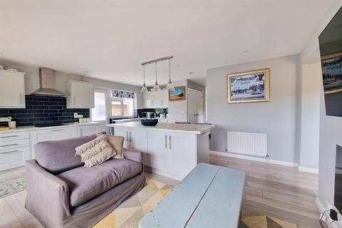 1 Spring Close, Bridport, DT6 3XL