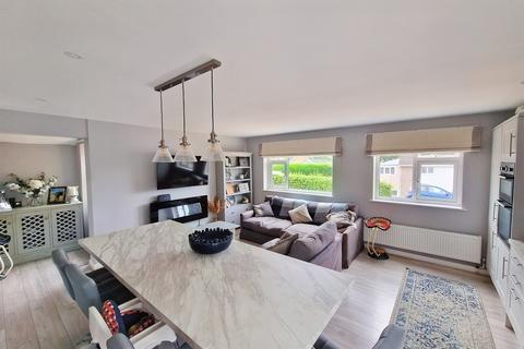 1 Spring Close, Bridport, DT6 3XL