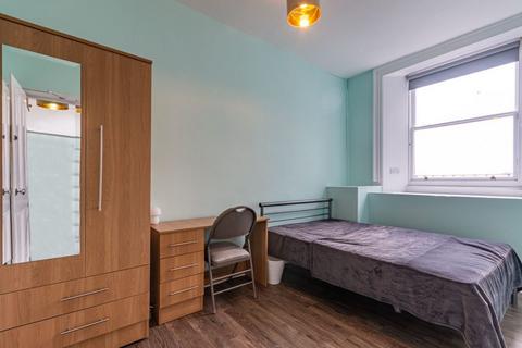 8 bedroom flat to rent, 0700L – Broughton Street, Edinburgh, EH1 3JU