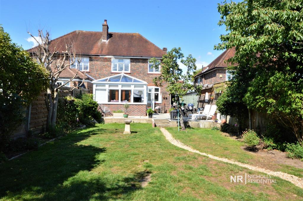 Elmcroft Drive, Chessington, Surrey. KT9 3 bed semidetached house for sale £675,000
