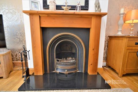 33 Elmcroft Drive, Chessington, KT9 1DZ